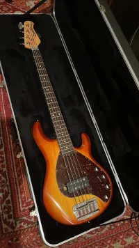 Ernie Ball Musicman Stingray 5 Bass guitar 5 strings - Acsády Soma [July 30, 2024, 9:08 pm]