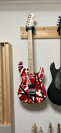 EVH Striped Red E-Gitarre - anxiusa [September 14, 2024, 12:24 am]