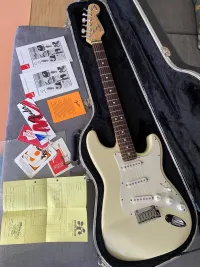 Fender 40th anniversary Stratocaster 1994 Elektromos gitár - surfninja [2024.06.13. 08:22]