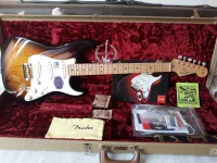 Fender 60th ANNIVERSARY COMMEMORATIVE STRATOCASTER Guitarra eléctrica - HobbyGuitar [Today, 8:14 pm]