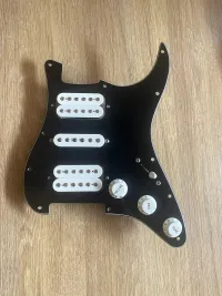 Fender Fender stratocaster pickup set koptatólappal Guitarra eléctrica - Balasi Ádám [Today, 1:55 pm]
