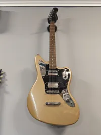 Squier Shoreline Gold Contemporary Jaguar HH ST Electric guitar - Oláh Renáta [September 16, 2024, 5:21 pm]