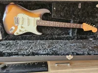 Fender American Vintage Reissue 2-Color Sunburst Strat Elektrická gitara - Zenemánia [September 9, 2024, 4:24 pm]