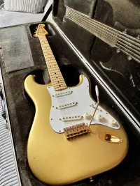 Fender Stratocaster Gold on Gold Limited Edition 1981 Elektromos gitár - Pulius Tibi Guitars for CAT [2024.09.09. 15:14]