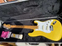 Fender Stratocaster Plus Graffiti Yellow 1988 Electric guitar - surfninja [Today, 8:10 am]