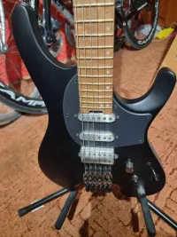 Ibanez Q54-BKF  headless