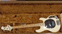 Music Man Stingray Limited Edition Bass guitar - Migi [May 29, 2024, 11:08 am]