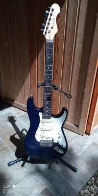 Rocktile Stratocaster Electric guitar - Aramiszoli [July 1, 2024, 2:45 pm]
