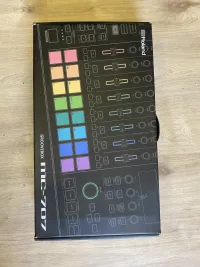 Roland MC-707 Groovebox