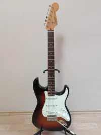 Squier Classic Vibe 60s Stratocaster Guitarra eléctrica - Csóti Márton [September 14, 2024, 4:49 pm]