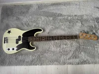 Squier Mike Dirnt signature precision bass Bass guitar - Kovács Csaba Joe [August 6, 2024, 1:22 am]