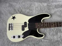 Squier Mike Dirnt signature precision bass Basgitara - Kovács Csaba Joe [September 15, 2024, 10:17 pm]