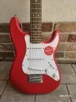 Squier Mini Stratocaster Electric guitar - nagyi73 [July 9, 2024, 12:38 pm]