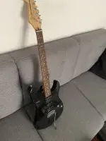 Squier Showmaster Elektrická gitara - Ákos V: [September 9, 2024, 1:40 pm]