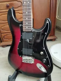 Squier Standard Stratocaster E-Gitarre - m814 [July 3, 2024, 6:25 pm]