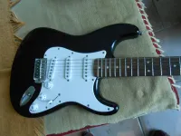 Squier Stratocaster 2009 Guitarra eléctrica - menameisakira [Yesterday, 5:45 pm]