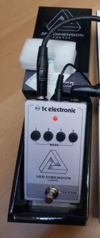 TC Electronic 3rd dimension chorus Pedal - Lecsó [July 31, 2024, 12:56 pm]