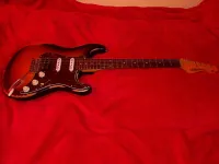 Vintage Icon Series V6HMRSB Distressed Sunburst HSS Strat Elektrická gitara - Zenemánia [September 15, 2024, 10:04 am]