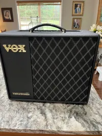 Vox VT40X előfokcsöves hybrid Guitar combo amp - Shadows [June 19, 2024, 8:39 pm]