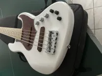 Xotic Jazz Bass 5 XJPRO Vintage Bajo de 5 cuerdas - mikoobass [September 22, 2024, 9:09 am]