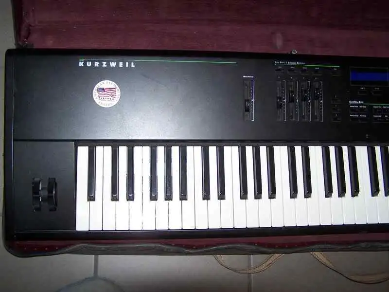 KURZWEIL PC88 Zongora szintetizátor