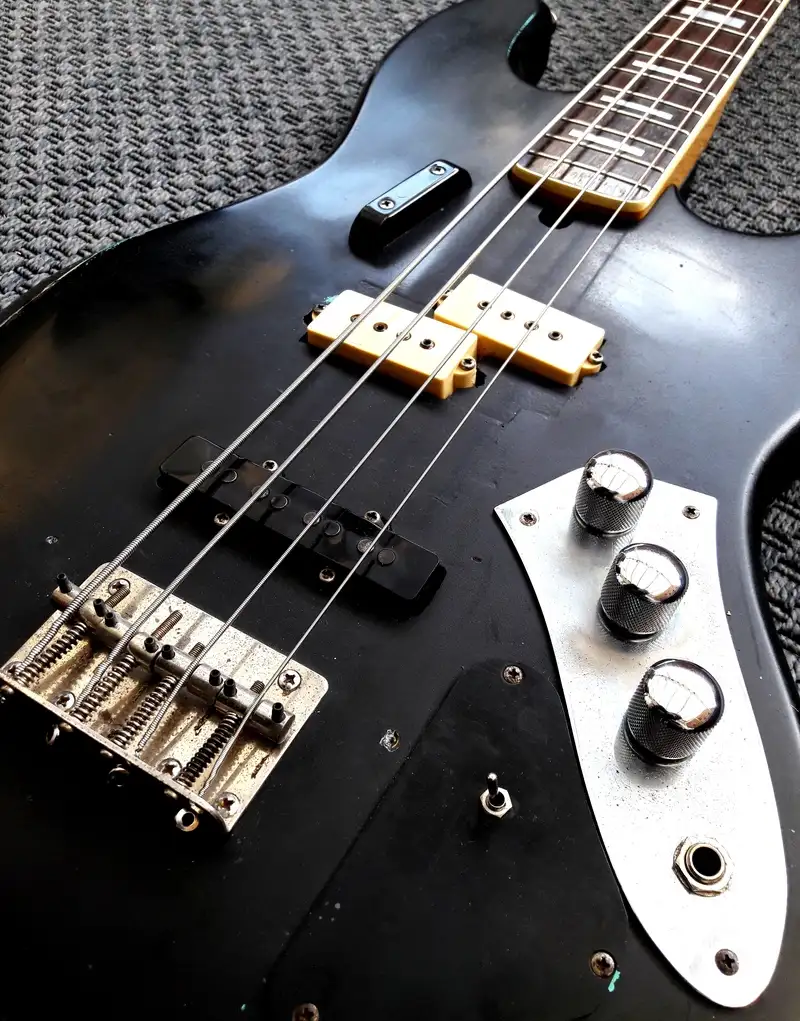 randi yamaha gitár