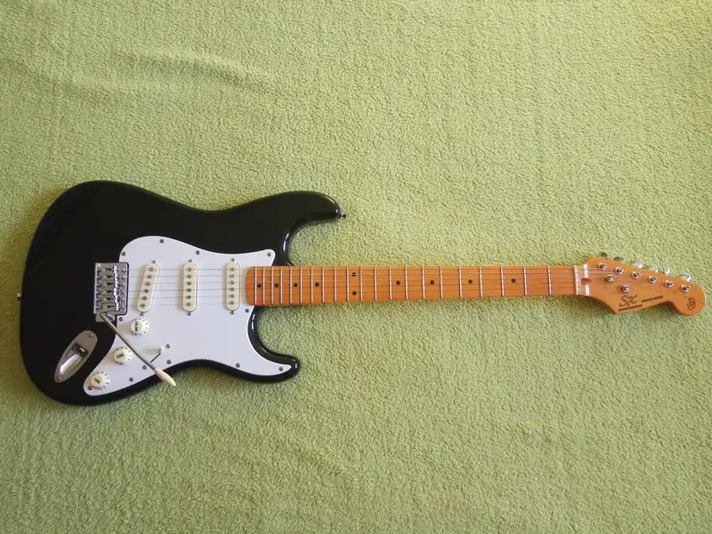 sx sst57 bk stratocaster