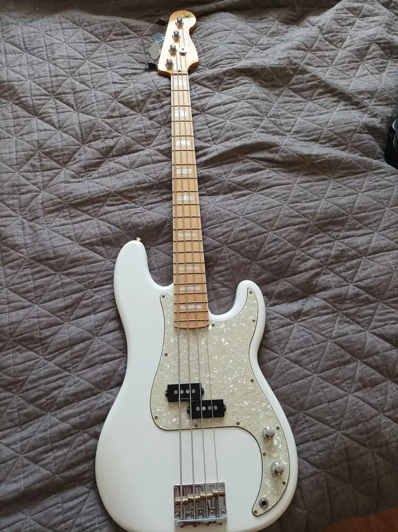 Squier Chris Aiken Signature Precision bass Basszusgitár for sale