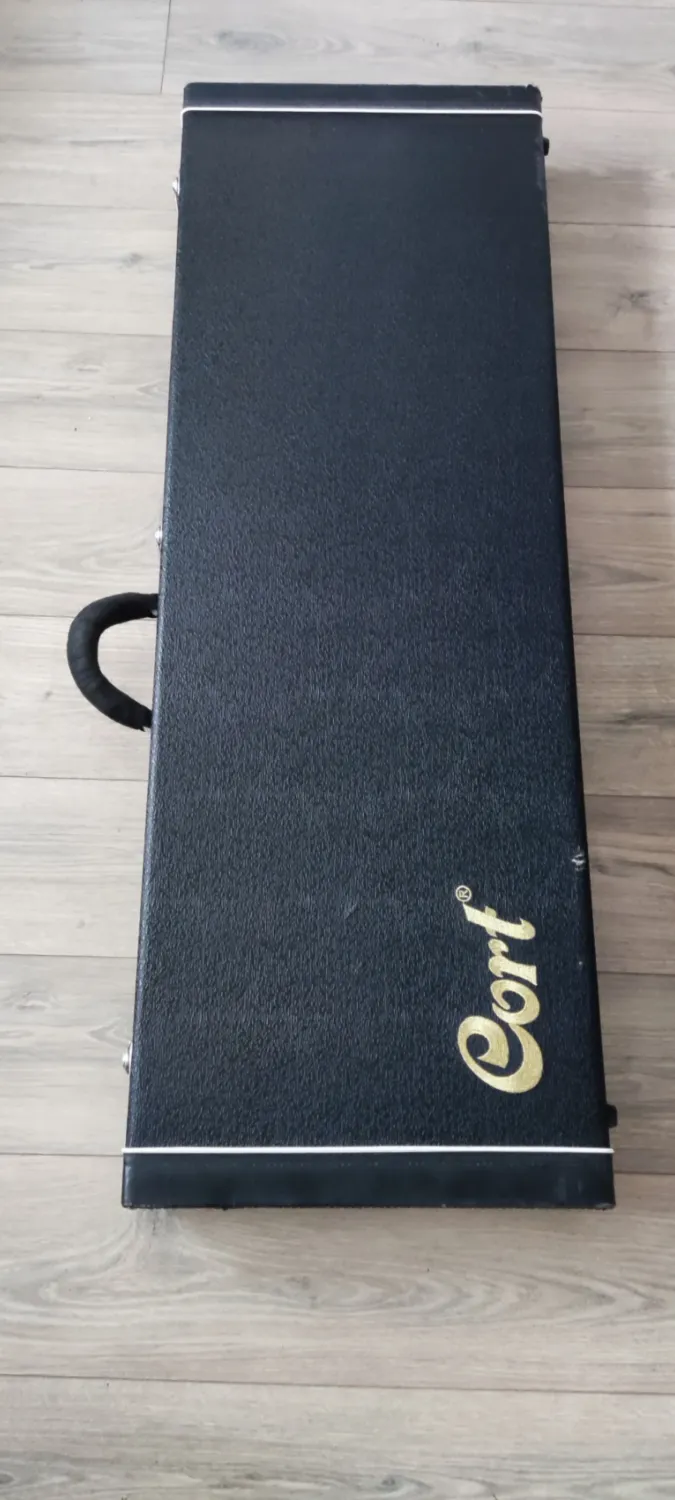 Cort CGC-75 Basszusgitár keménytok