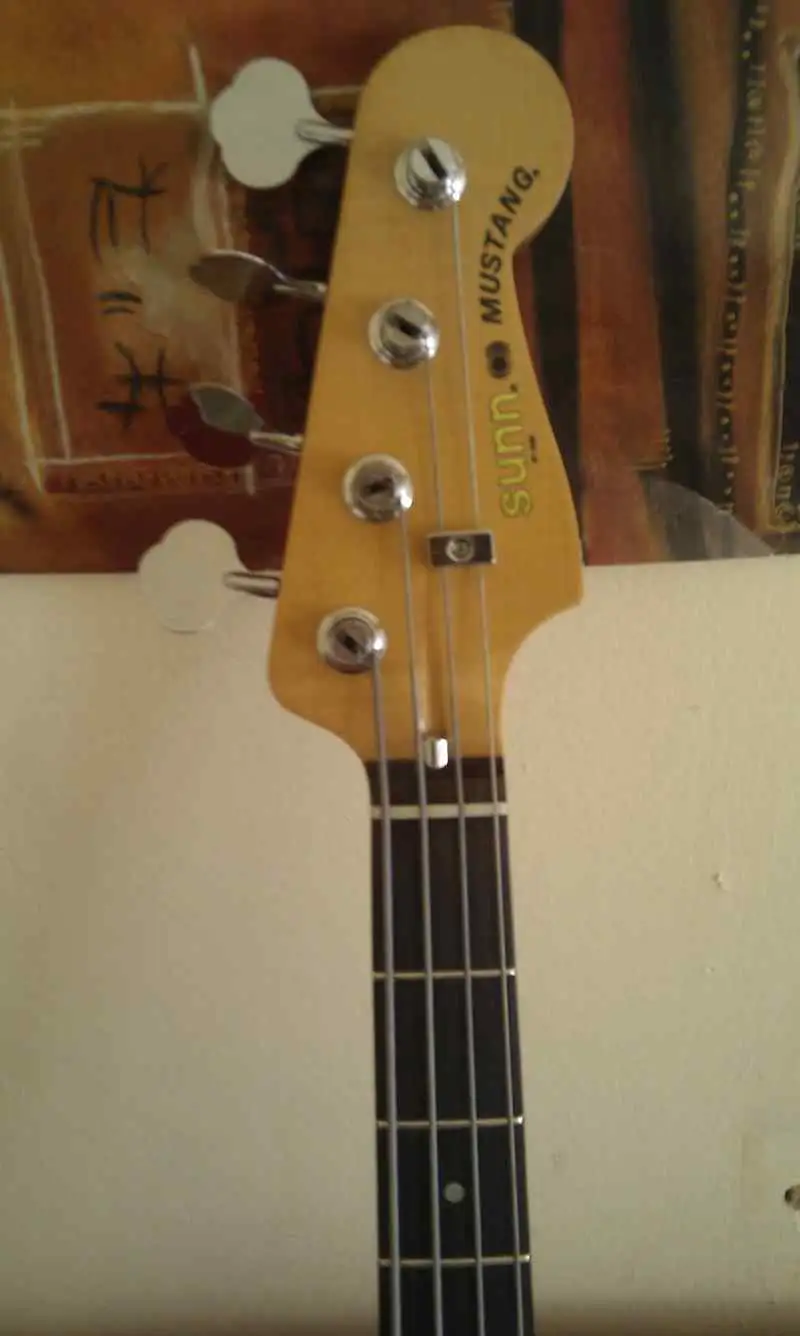 fender sunn mustang bass