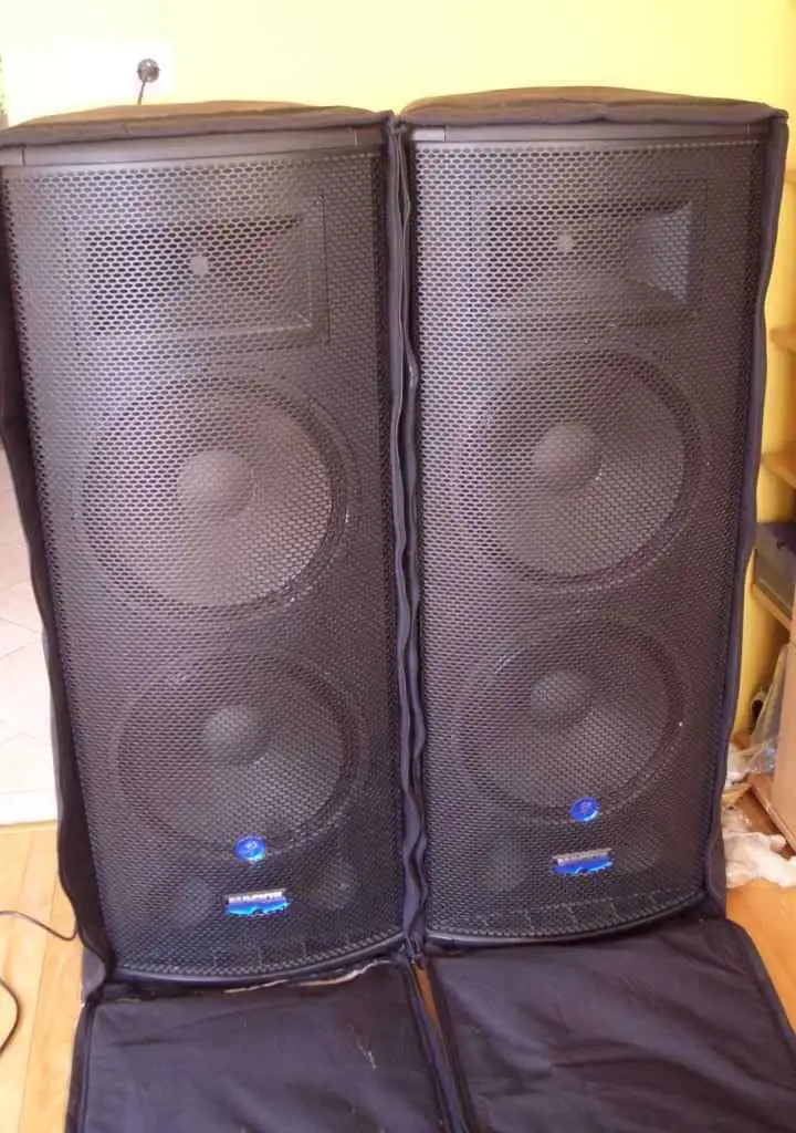 mackie s225