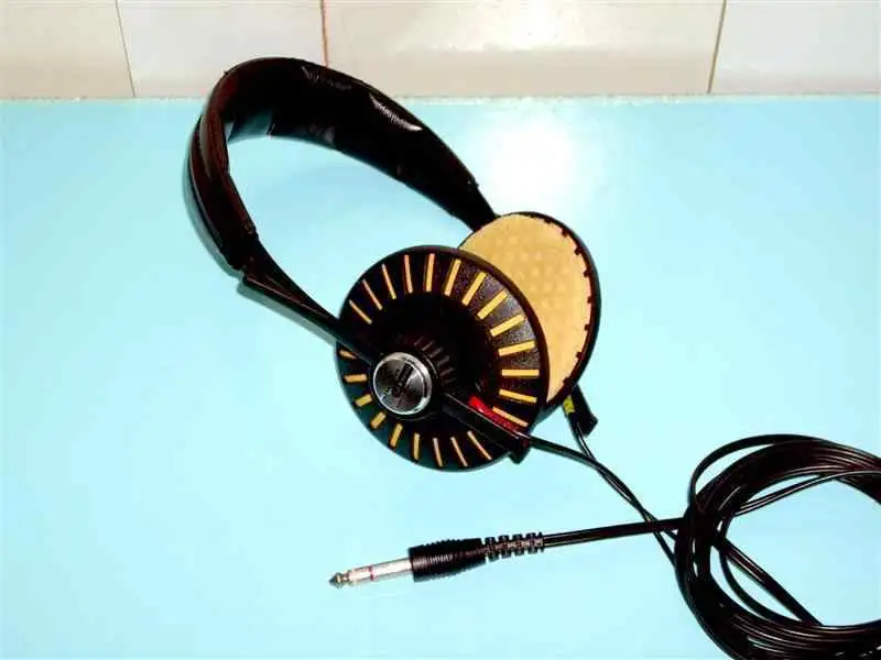 Sennheiser HD 100 -On Ear Headphone - Electronics, gaming, laptop parts and  lifestyle tech products