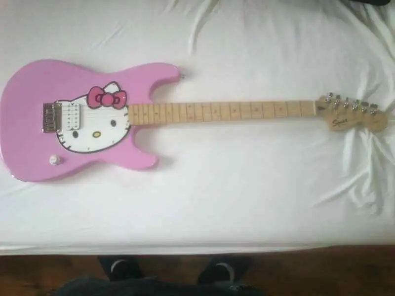 squier hello kitty stratocaster electric guitar