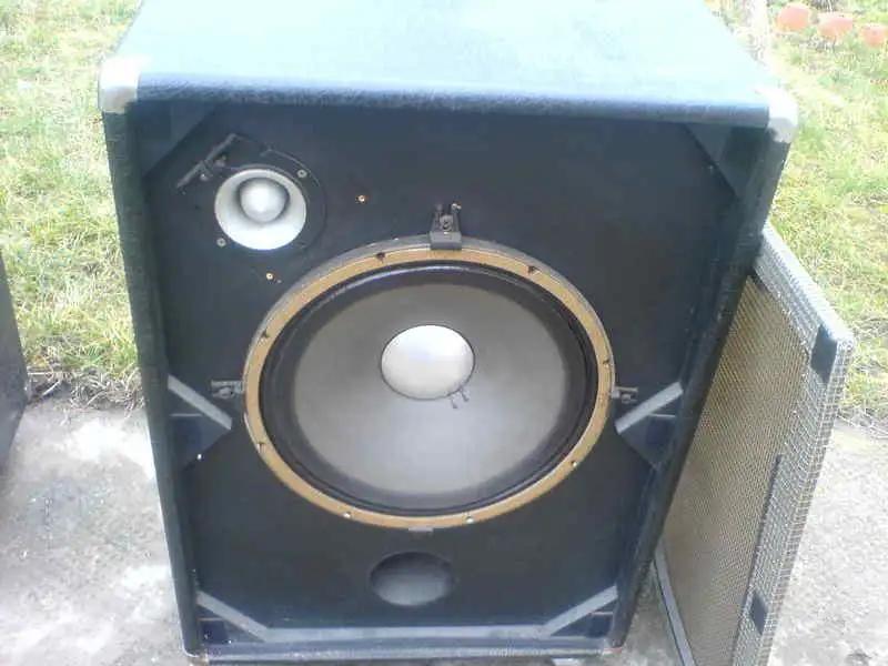jbl e130