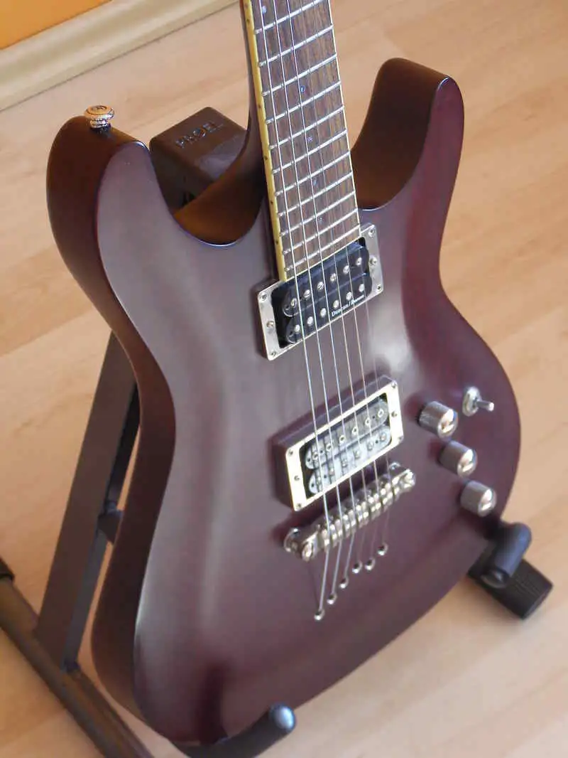 Ibanez sz320mh online