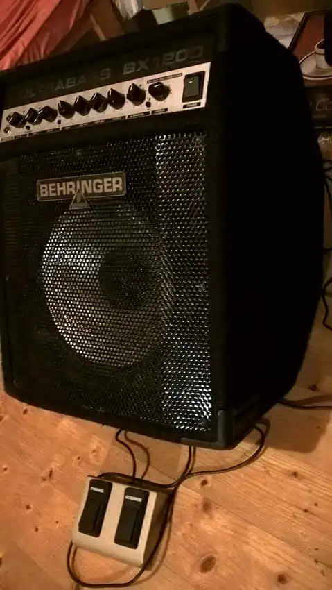 BEHRINGER BX1200ベースアンプ - ベース