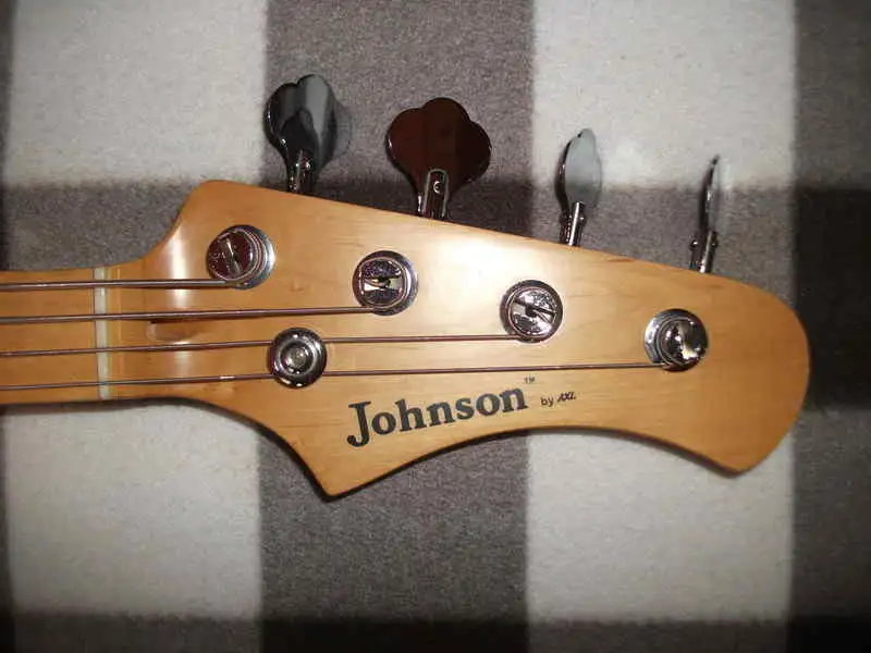 johnson bass guitar by axl