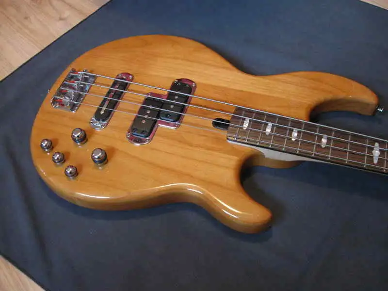 yamaha bb614 bass guitar