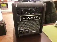 Hiwatt Maxwatt Spitfire Kombinovaný zosilňovač pre gitaru [January 1, 2019, 11:34 am]