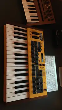 Dave Smith DSI Mopho keyboard Analog-Synthesizer [March 9, 2019, 10:57 pm]