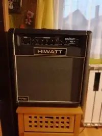 Hiwatt Maxwatt B60 12 Bass guitar combo amp [January 31, 2020, 4:50 pm]