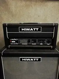 Hiwatt Maxwatt b300 HD Bass guitar amplifier [June 11, 2020, 5:55 pm]