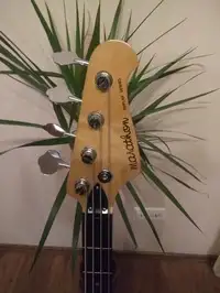 Marathon  Bass guitar [December 1, 2020, 7:11 am]