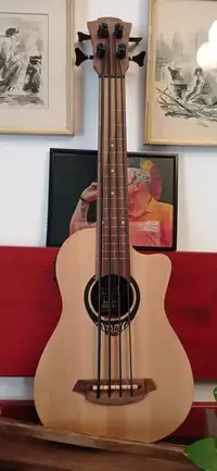 Lag TKB150CE Fertless basszus ukulele Ukulele [March 4, 2021, 10:07 am]