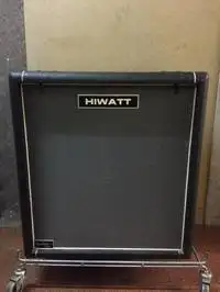 Hiwatt MaxWatt B410 400 wattos basszusláda Bass Truhe [August 10, 2021, 4:27 pm]
