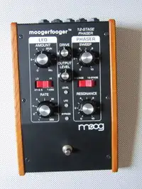 Moogerfooger M-103 12-Stage Phaser Pedál [July 7, 2022, 1:13 pm]