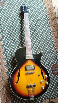 Glam Guitars Jazz Electric guitar [December 2, 2022, 7:19 pm]