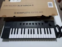 Native Instruments Komplete Kontrol M32 MIDI keyboard [January 16, 2023, 6:25 pm]