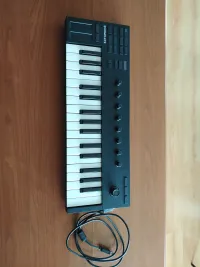 Native Instruments Komplete Kontrol M32 MIDI keyboard [April 25, 2023, 10:01 pm]