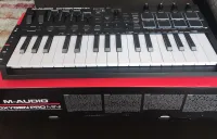 M audio Oxygen Pro Mini MIDI keyboard [June 17, 2023, 3:34 pm]